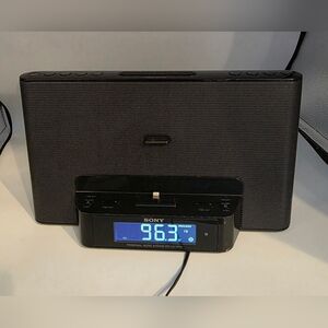 Sony Ipod/iphone Personal Docking System Dream Machine Radio. ICF-CS15iP